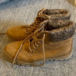 Size 8 women’s winter boots